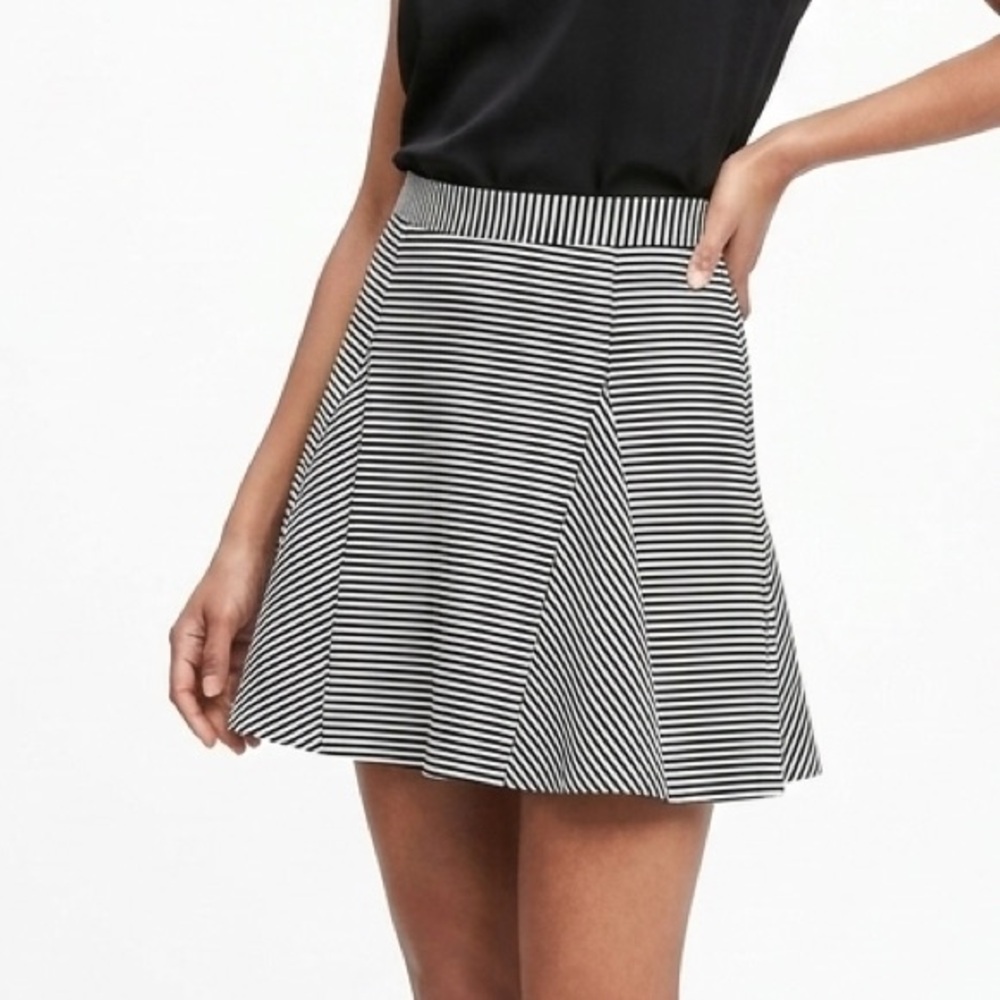 MICHAEL Michael Kors Striped Skater Skirt Black White Stretch Size 4